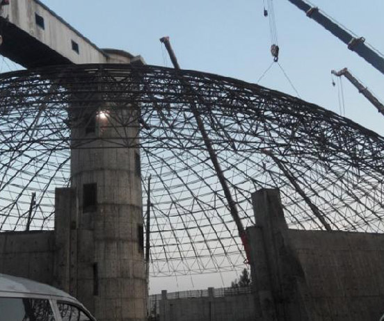 华蓥网架分条或分块安装法